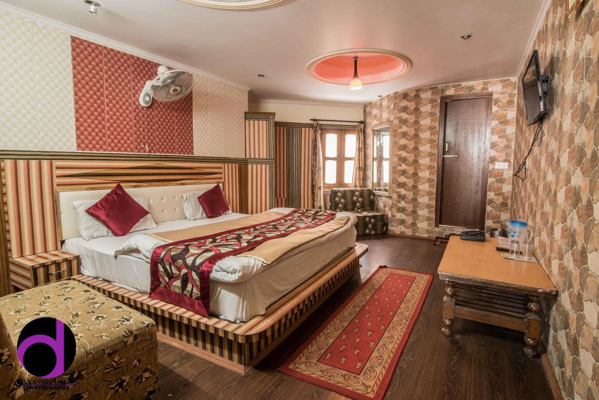 Moon Hotel Mallital, Near Nainital High Court ภายนอก รูปภาพ