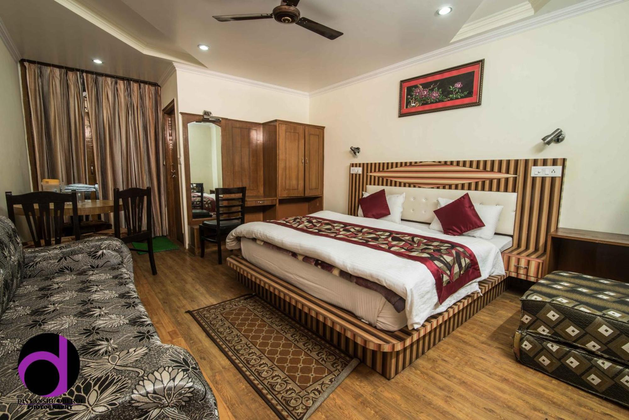 Moon Hotel Mallital, Near Nainital High Court ภายนอก รูปภาพ